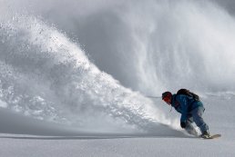 snowboarding fresh powder uai