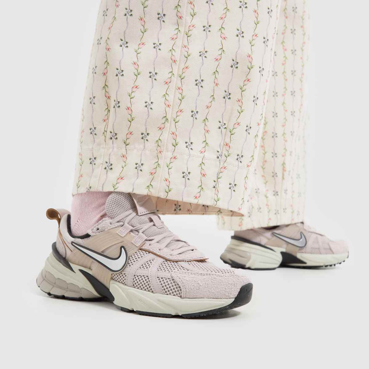Nike V2k Trainers in Pale Pink