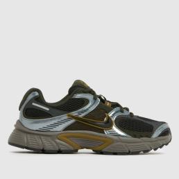 Nike V5 RNR Trainers in Black Multi