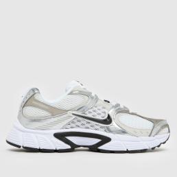 Nike V5 RNR Trainers in White & Black